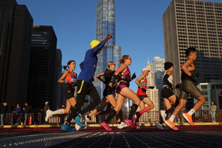 Marathon runners head down Columbus Drive in the early sunlight as the Bank of America Chicago Marathon starts on Oct. 9, 2022